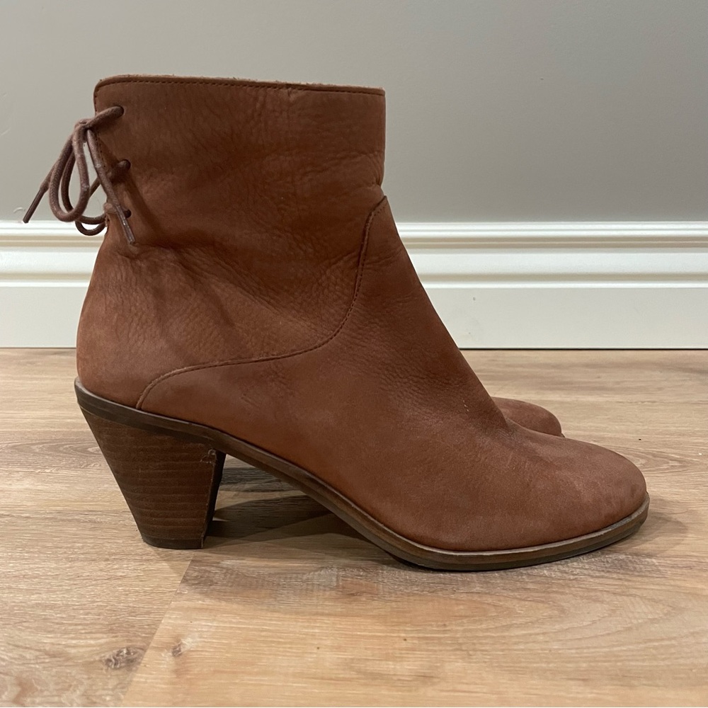 Lucky Brand tie back booties